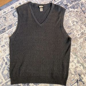 Men’s dark grey sweater vest